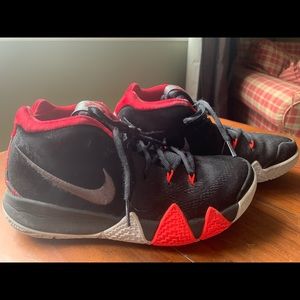 Nike Kyrie 4 Size 9 Basketball Shoes